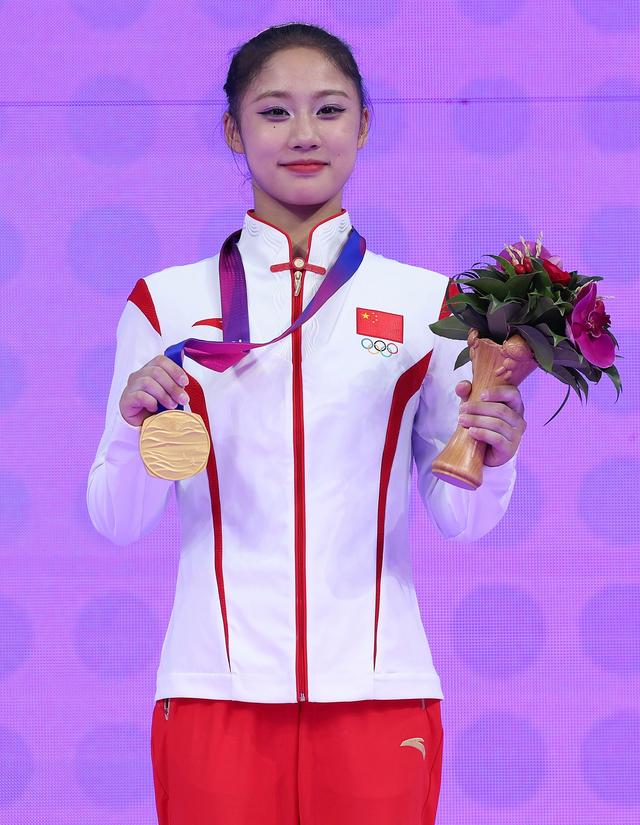 日本体操选手东京亚运夺冠全能冠军被女子摄影的简单介绍