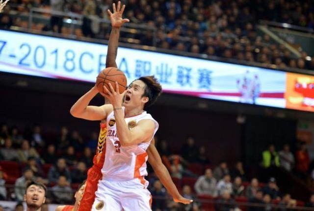 山东高速夺得CBA总冠军！颜京前列大爆发带队逆转夺冠