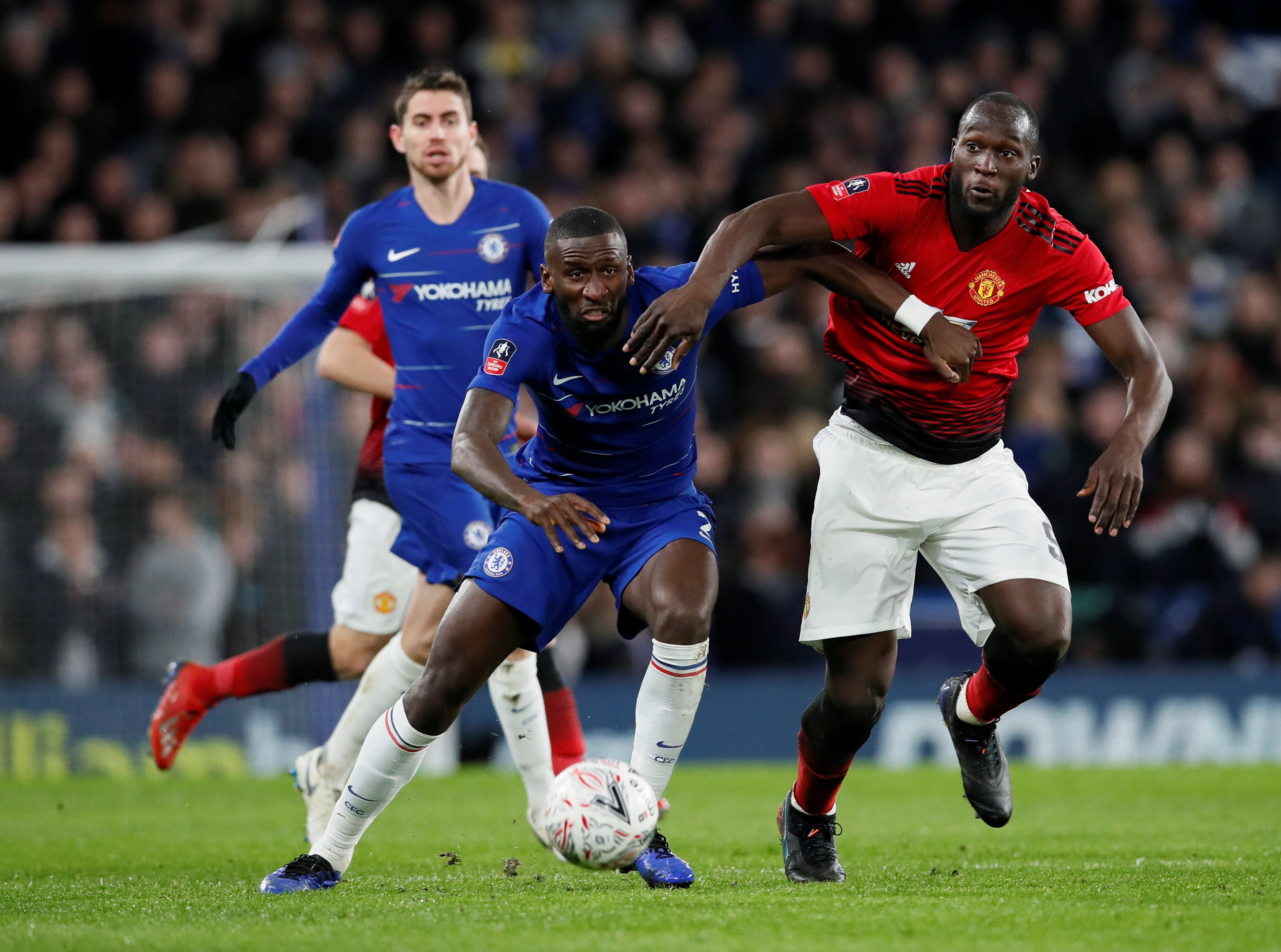 曼联2-0战胜切尔西，英超争冠形势逆转