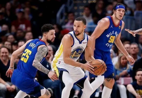 NBA季后赛：勇士客场逆转掘金，系列赛2-1领先