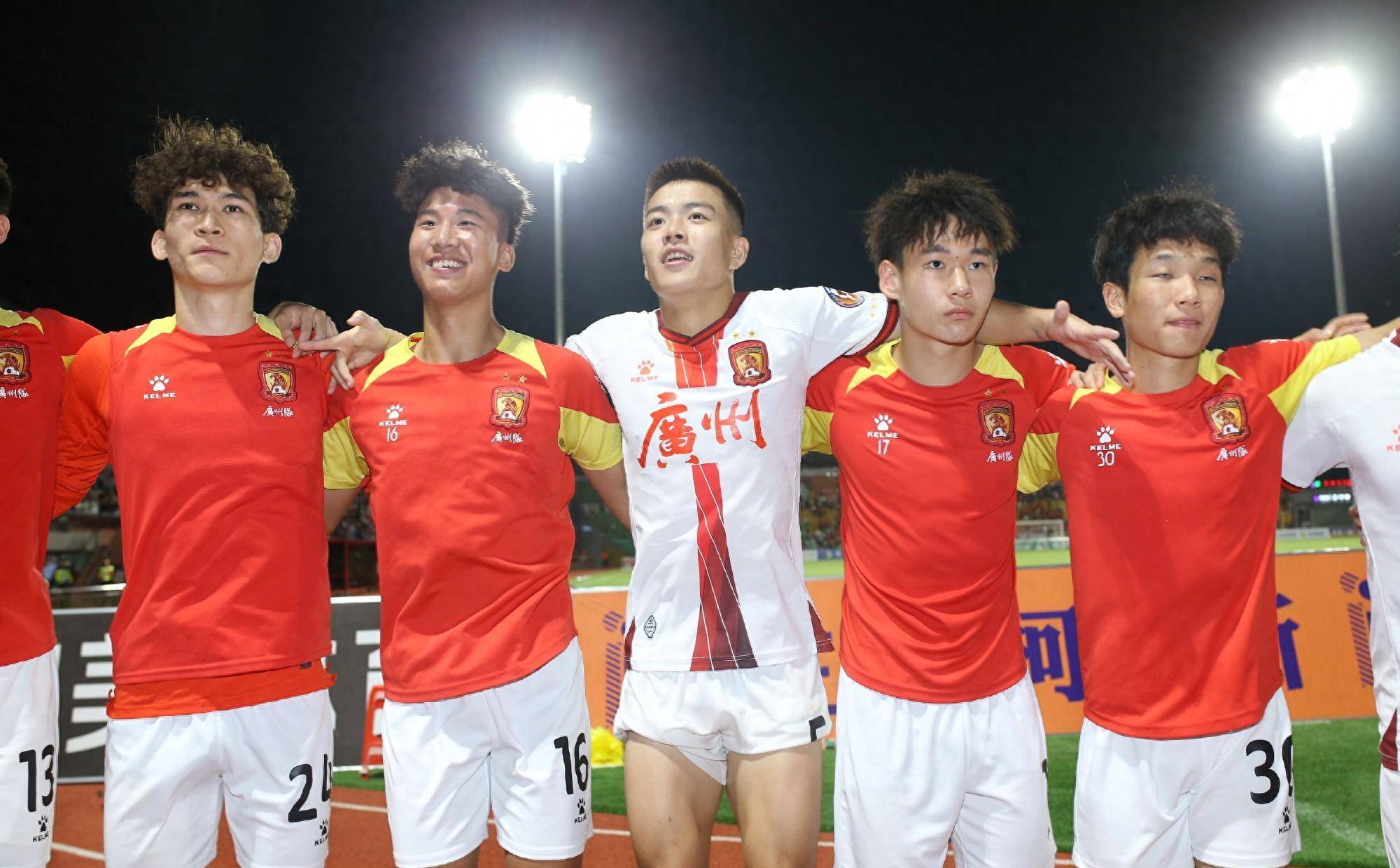 球队排名不断攀升，冲击前四名